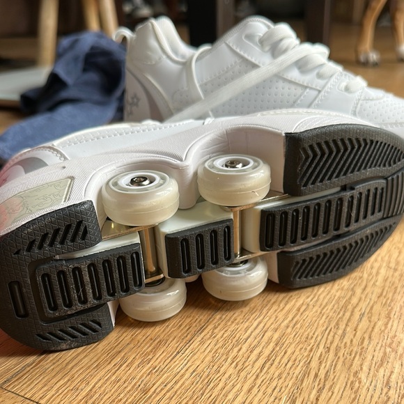 CLOSET CLOSING!! White Roller Sneakers with Star Design - Picture 4 of 5
